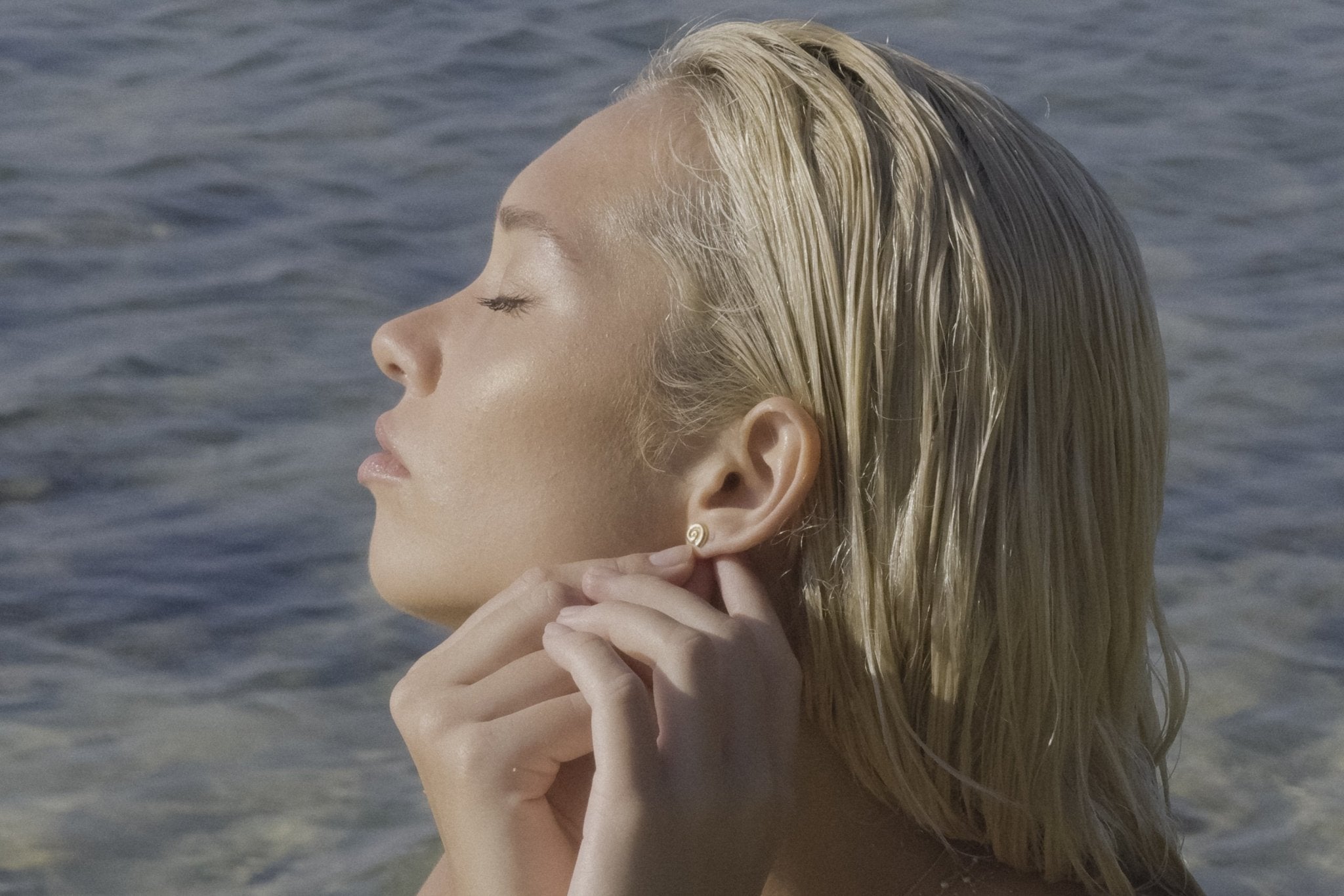 OLAMii - Studs - Pupu Studs - Gold - #product_material# - MERA MERAH