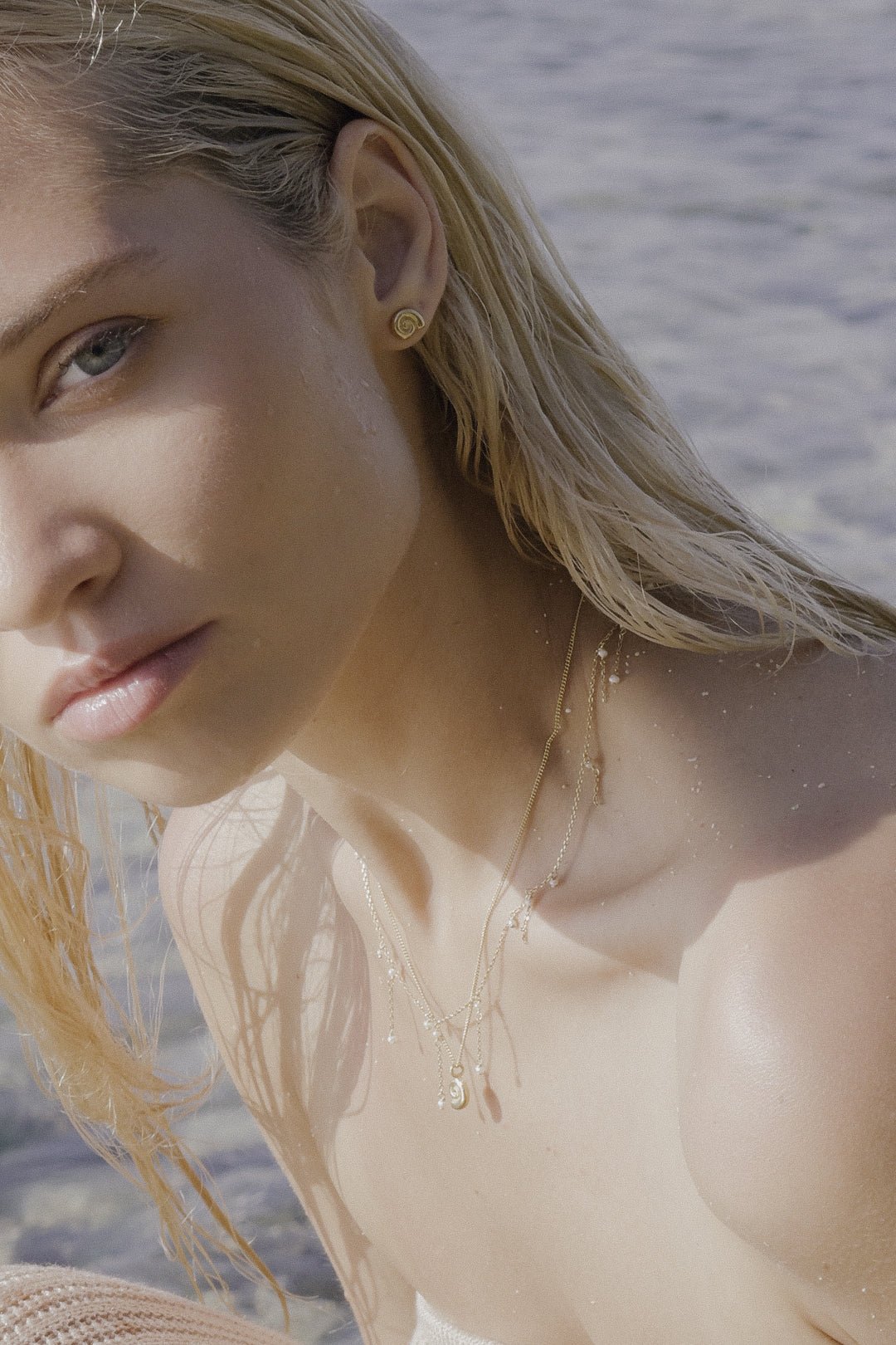 OLAMii - Studs - Pupu Studs - Gold - #product_material# - MERA MERAH